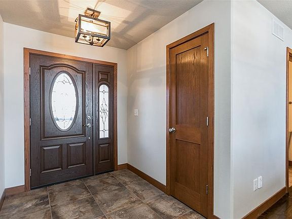 3rd image of 292 Woodfield Dr