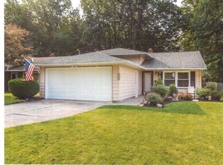 8320 Mentorwood Dr, Mentor, OH 44060