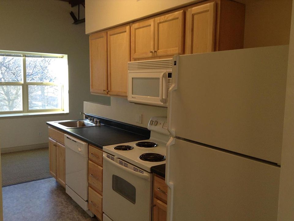 2nd image of 825 W Spruce St APT 220