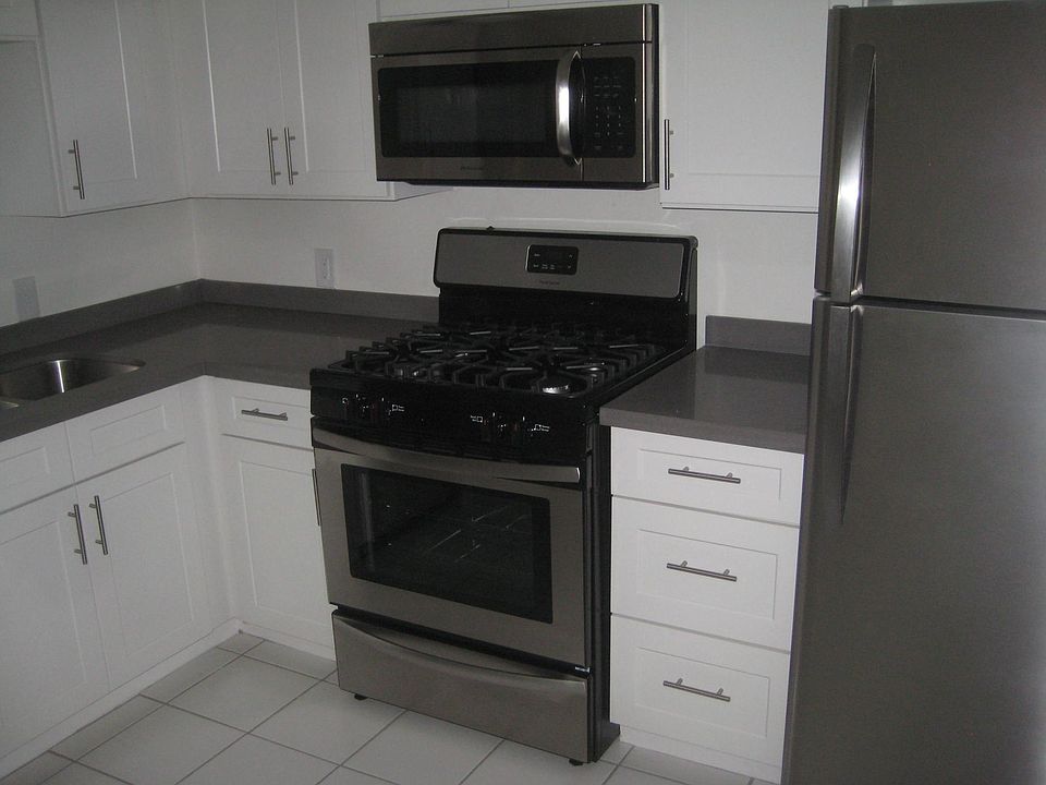 1st image of 4550 Hazeltine Ave APT 3