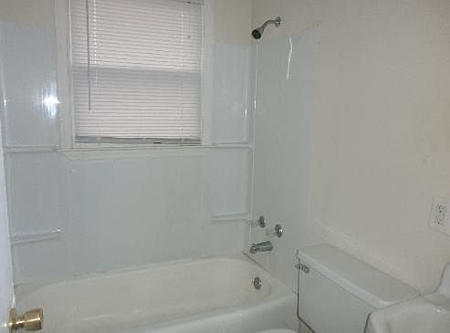 3rd image of 512 Franklin St
