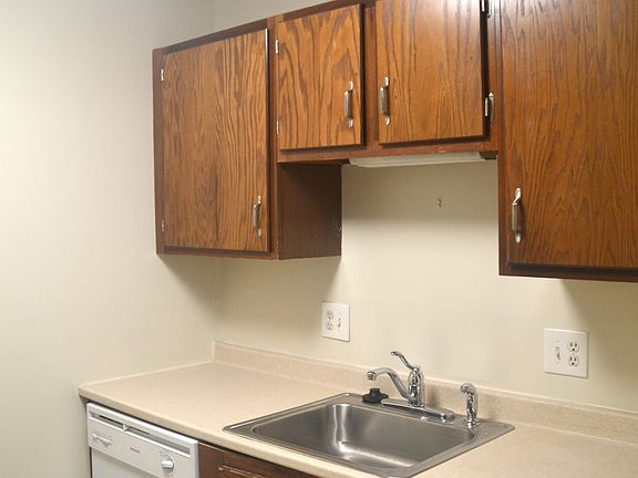 5th image of 12 Saint James Pl #408