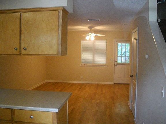 3rd image of 104 Courtyard Villas Unit E7