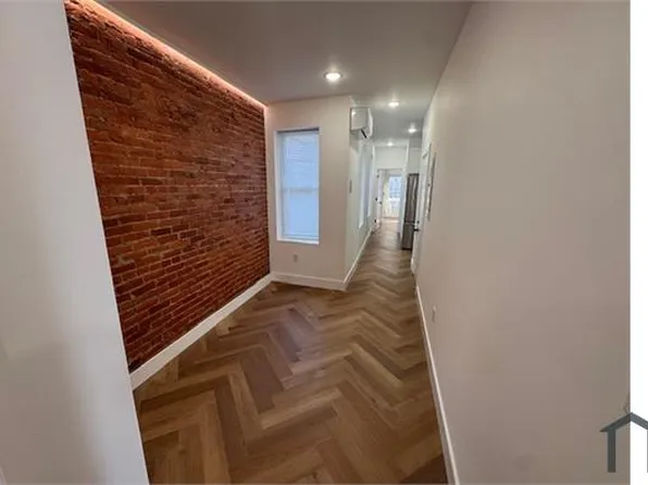 1438 Tasker St, Philadelphia, PA