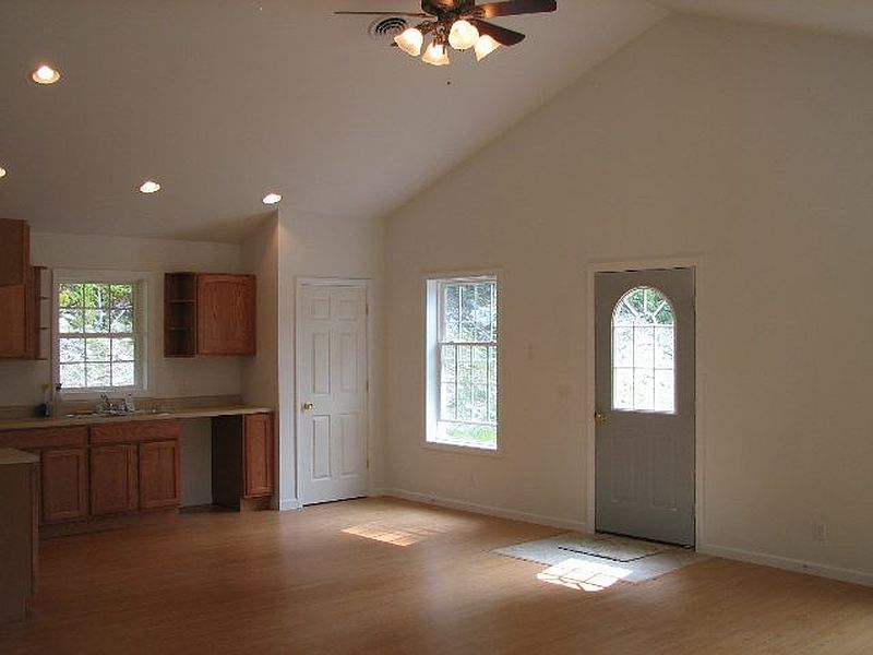 2nd image of 21 HEMPLES Way