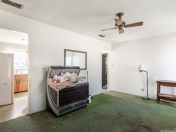 4th image of 618 PINEWOOD LN