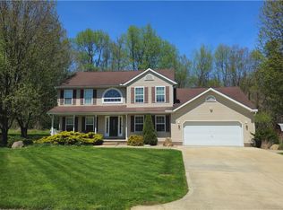 18 Blackberry Ln, Grove City, PA 16127