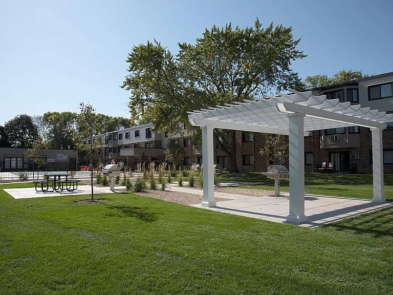 Ridgebrook Apartments — Photo 10