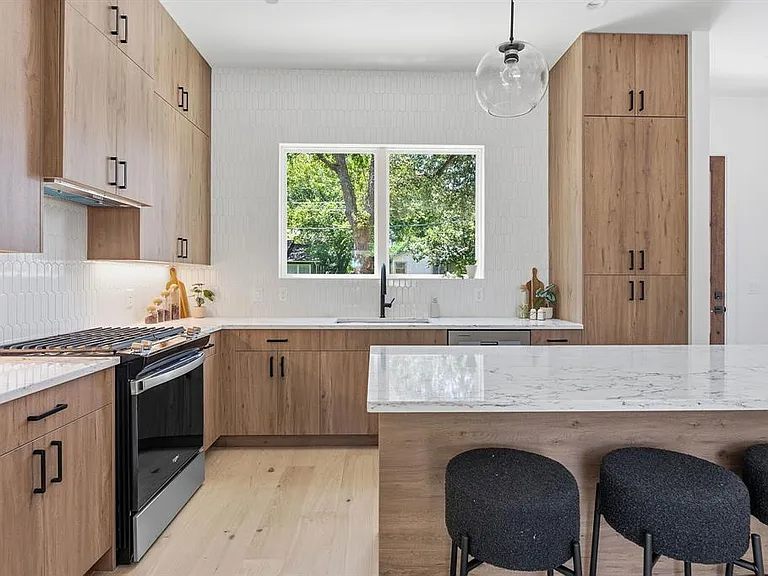 502 Normandy St #2 — Photo 8