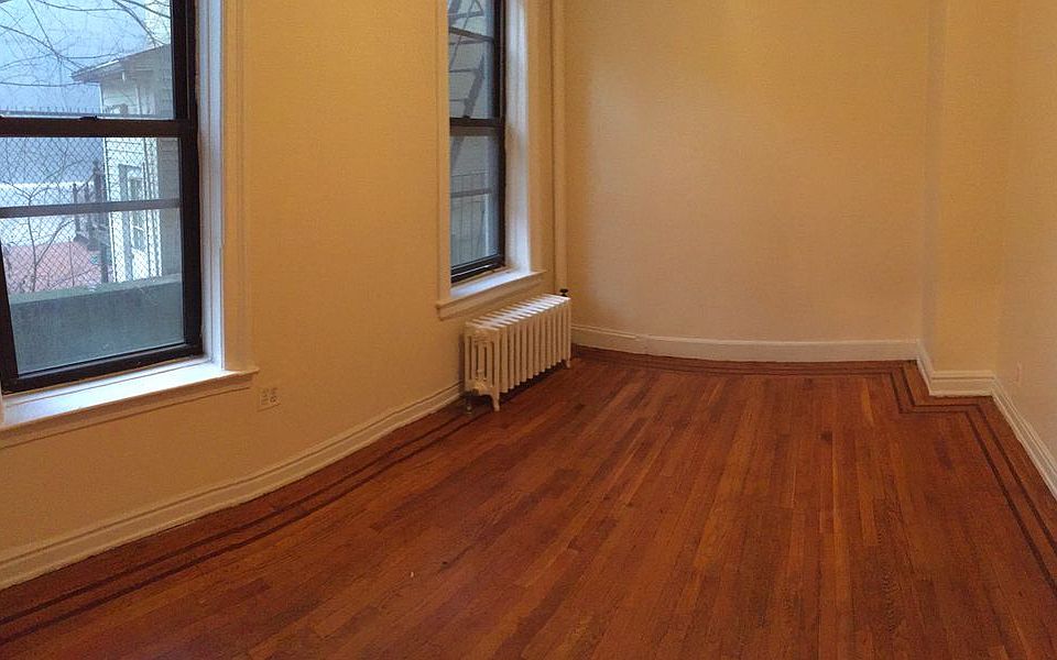 1st image of 3091 Crescent St APT 4B