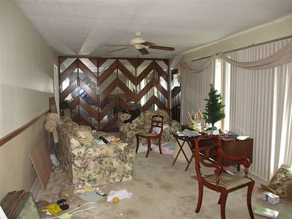 4th image of 904 Woodall Ln NW