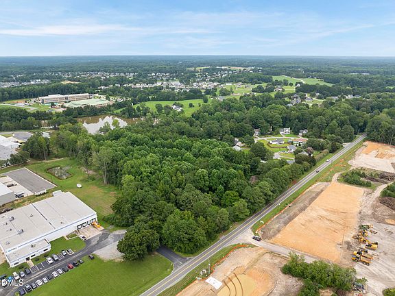 4th image of 219 Dickens Rd