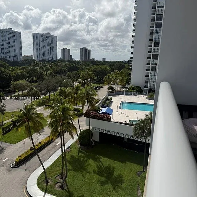 Aventura Eldorado Condo — Photo 3