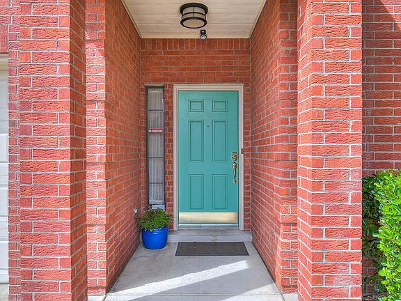 2nd image of 6919 La Lucena Ave NE