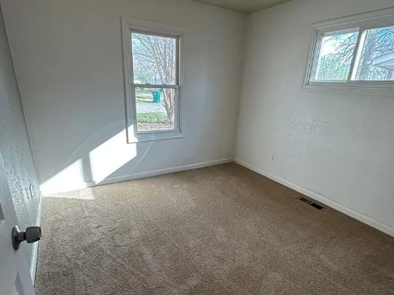 20 Leonard Dr — Photo 10