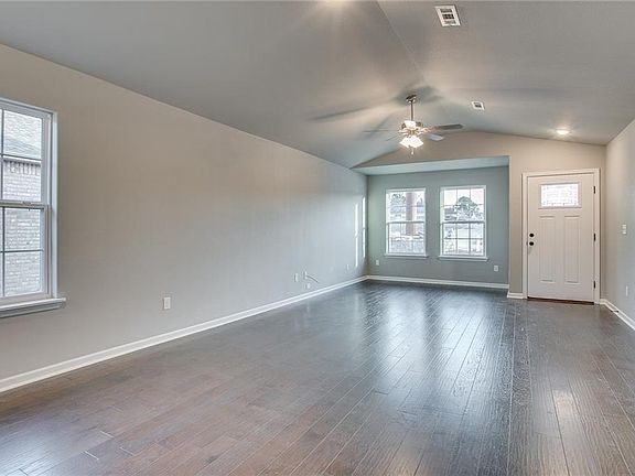 4th image of 1007 E Mimosa Pl