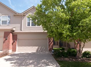 932 Kings Canyon Dr, Streamwood, IL 60107