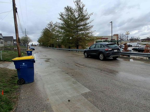 5th image of 537 Maple St