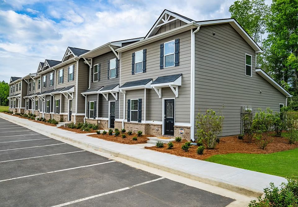 2nd image of 3224 Hamlet Dr #26