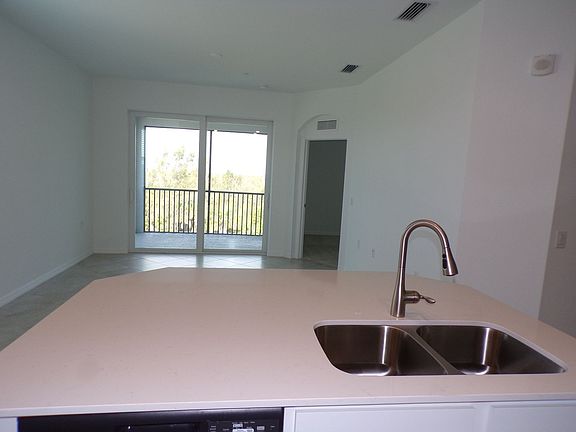 5th image of 14211 Heritage Landing Blvd #1431