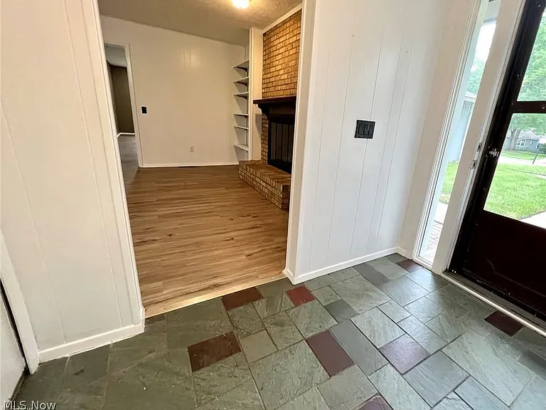 22410 Rock Creek Cir — Photo 3