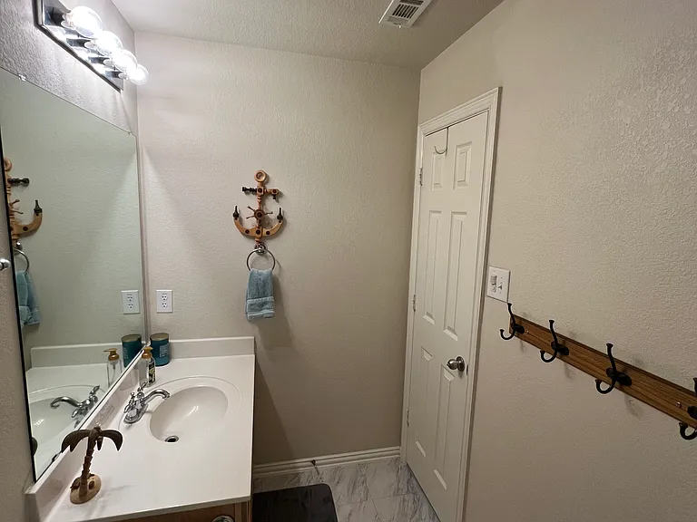 10215 Waterbury Dr — Photo 74