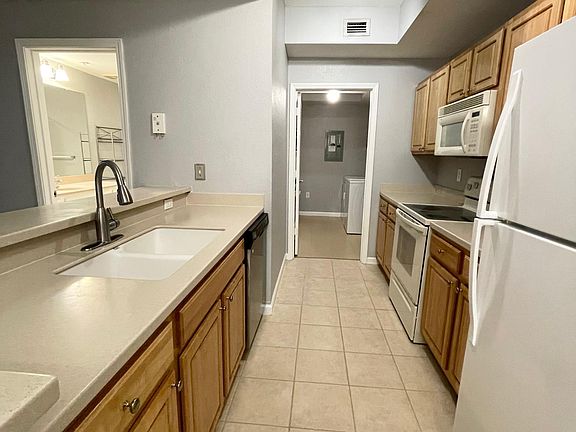 5th image of 10075 Gate Pkwy N APT 2810