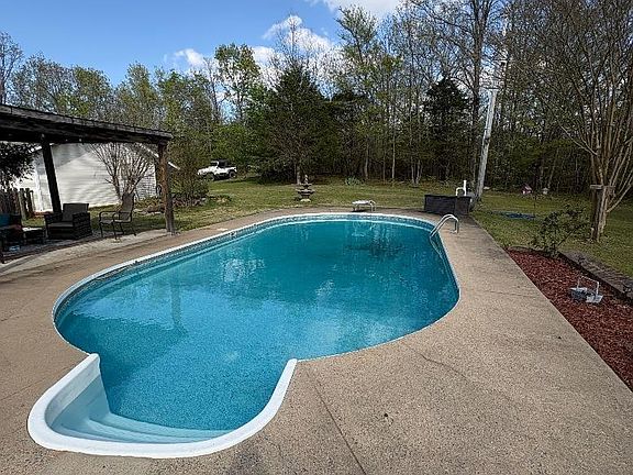 2nd image of 8910 Peters Rd