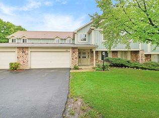 320 Springlake Ln APT D, Aurora, IL 60504