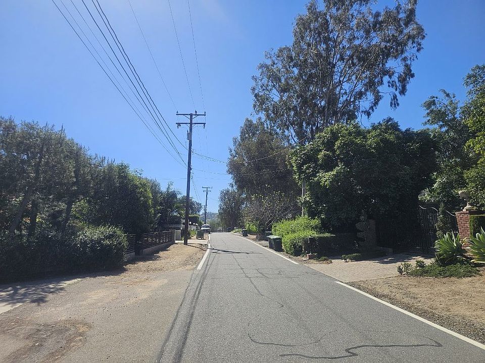 2nd image of 1060 Morada Dr