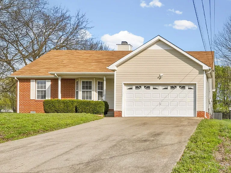 1361 Jenny Ln — Photo 32