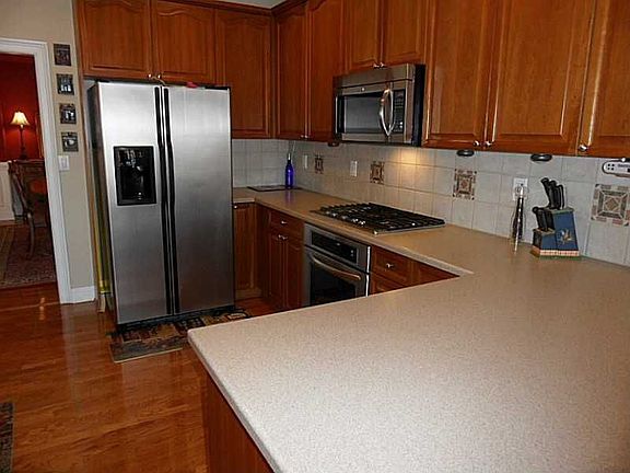 2nd image of 3060 Montclair Cir SE