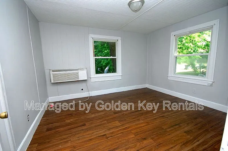 1 bed, 1.0 bath, $500 — Photo 4