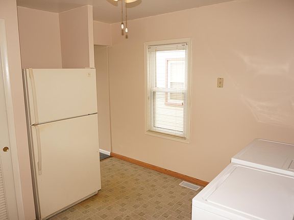 3rd image of 1820 E Pearl Ave