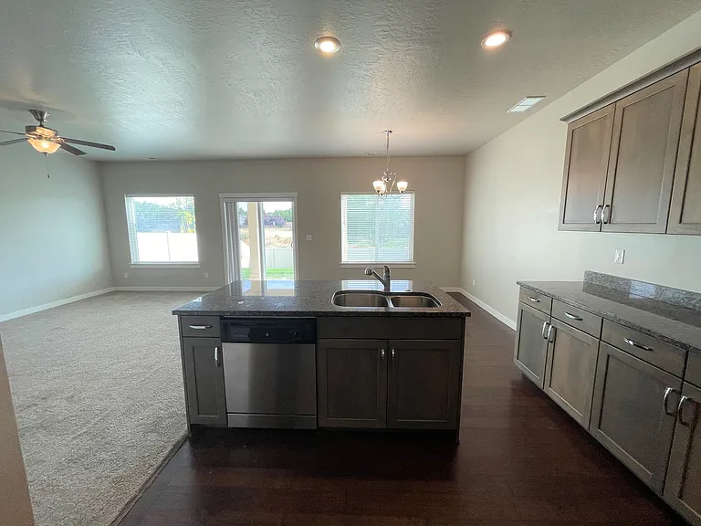 9127 W Tillamook Dr — Photo 9