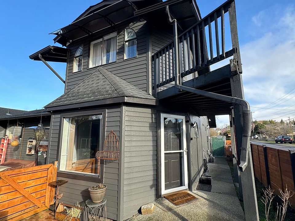 1st image of 1518 52nd St NE