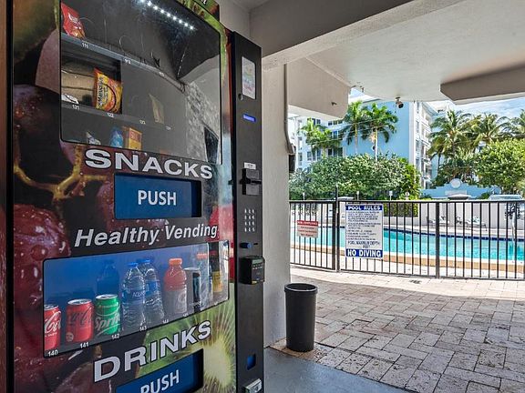 5th image of 735 S Ocean Dr #2