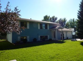 1334 King Arthur Ct, Brookings, SD 57006