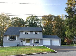 631 Wildwood Rd W, Northvale, NJ 07647