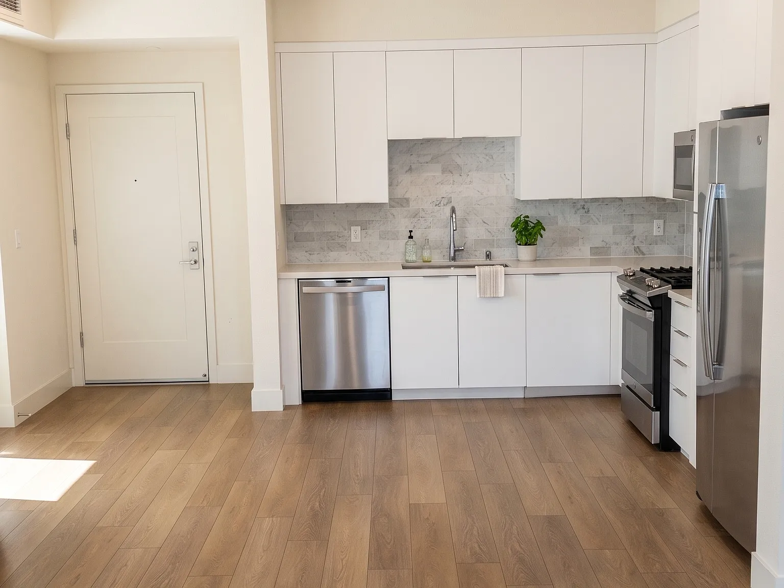 1 bed, 770 sqft, $3,500 — Photo 4