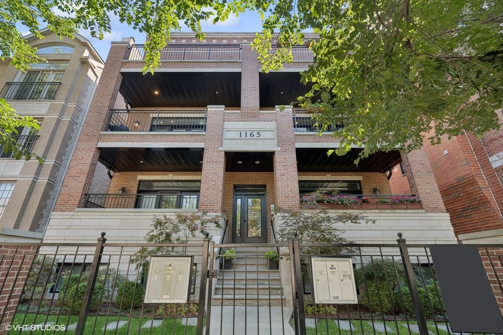 1165 W Eddy St #2W, Chicago, IL 60657 condo