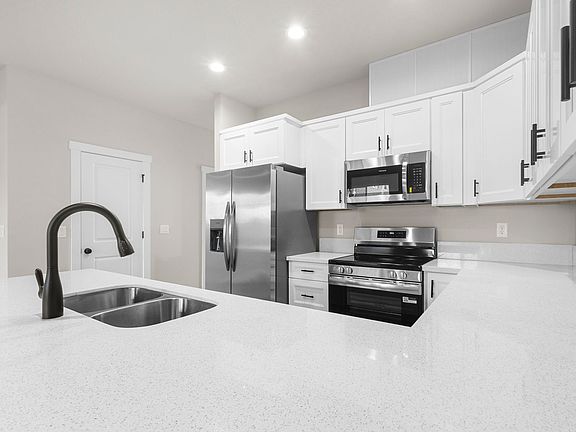 3rd image of 230 Clay St W