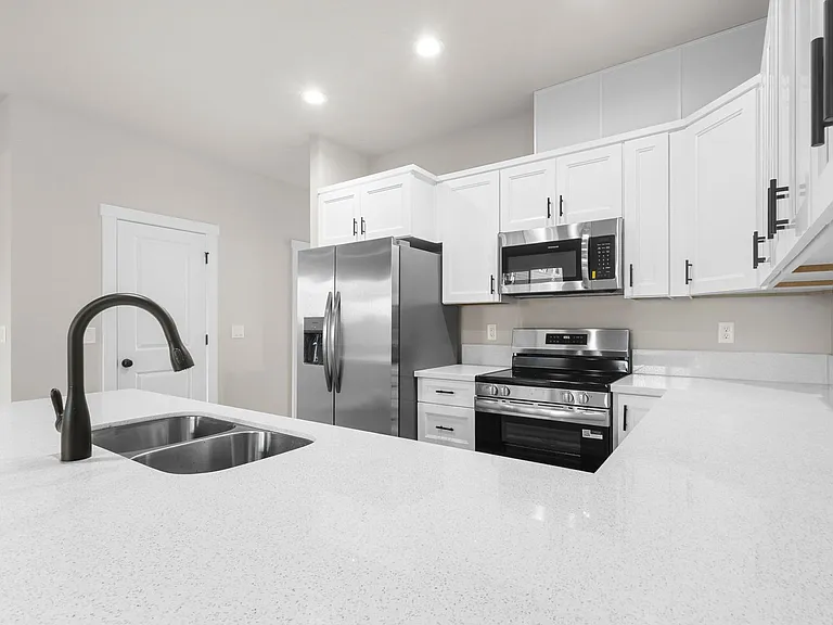 230 & 232 W Clay St — Photo 3
