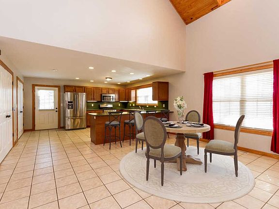 3rd image of 1111 Hutcheson Ln