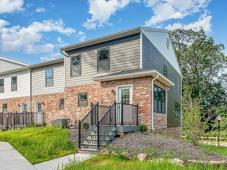 158 High Pointe Dr — Photo 3