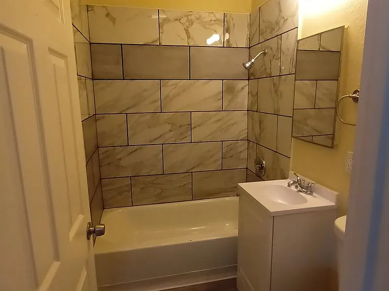 2501 Edison Ave #15 — Photo 18