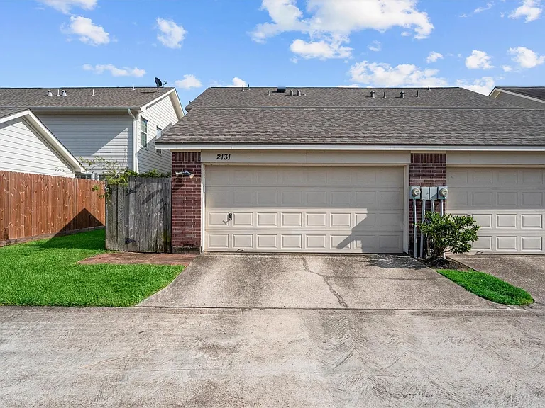 2131 Kemah Village Dr — Photo 34