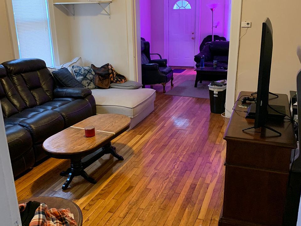 2nd image of 2293 Summit St