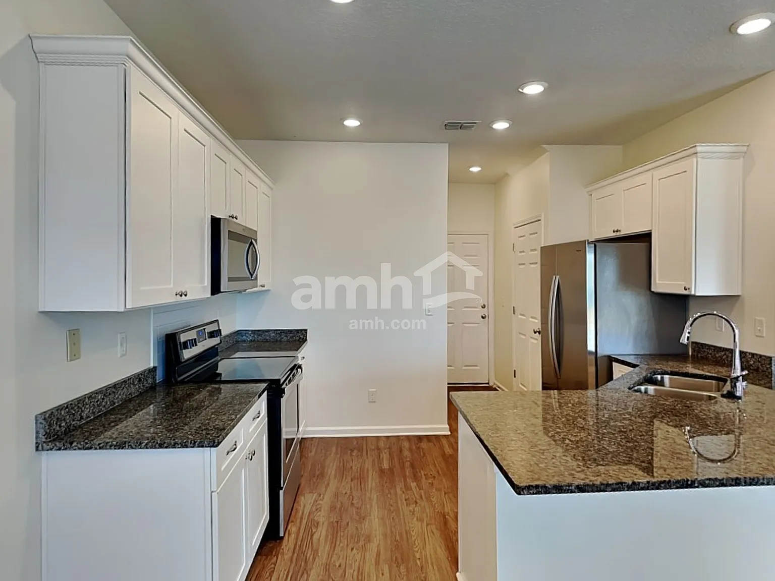 3 bed, 2.5 bath, 1800 sqft, $2,245 — Photo 3