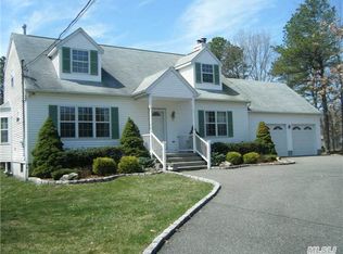 258 Radio Ave, Miller Place, NY 11764